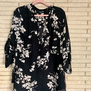 Torrid Black White Floral Harper Blouse Size 4